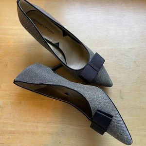 Adrienne Vittadini silver/gold sparkly Bow Pump Size 8.5